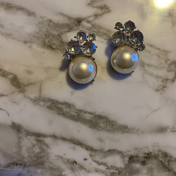 🚫SOLD🚫 Big Pearl & Rhinestone Earrings - Picture 3 of 4